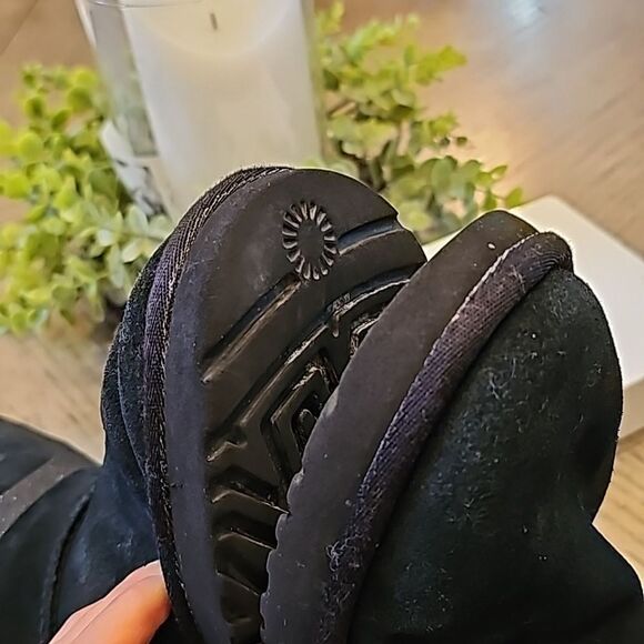 Black Ugg size 7 short glittery top part - Picture 11 of 13